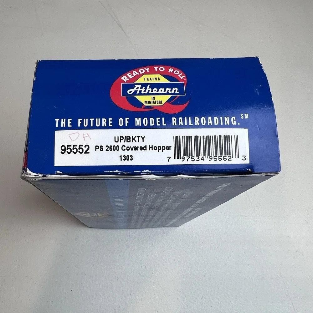 HO Scale Athearn Ready To Roll‎ UP/BKTY PS 2600 Covered Hopper 95552